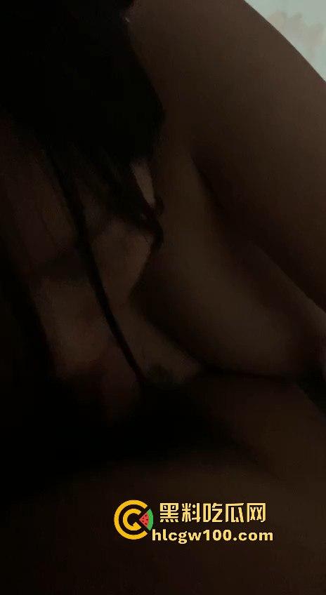 瓜友约炮极品清纯眼镜妹【谢雪莹】就读于武汉工商学院大一级，表面纯洁无瑕 私下却骚气满满！-8