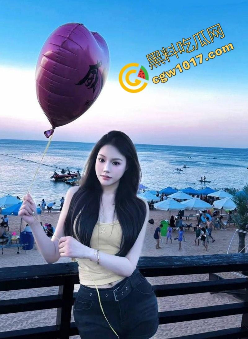 汕头网红【余微娜】沦为富二代母狗：露脸舔棒狂野放浪，多姿势爆操声响彻房间，视频泄密惹人眼球！