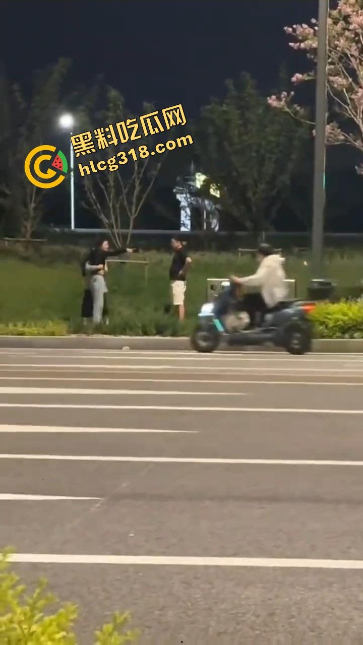 苏州石湖抓奸,小姑子偷情姐夫当街喊老公,亲姐怒吼开撕你喊得真顺嘴啊!-4