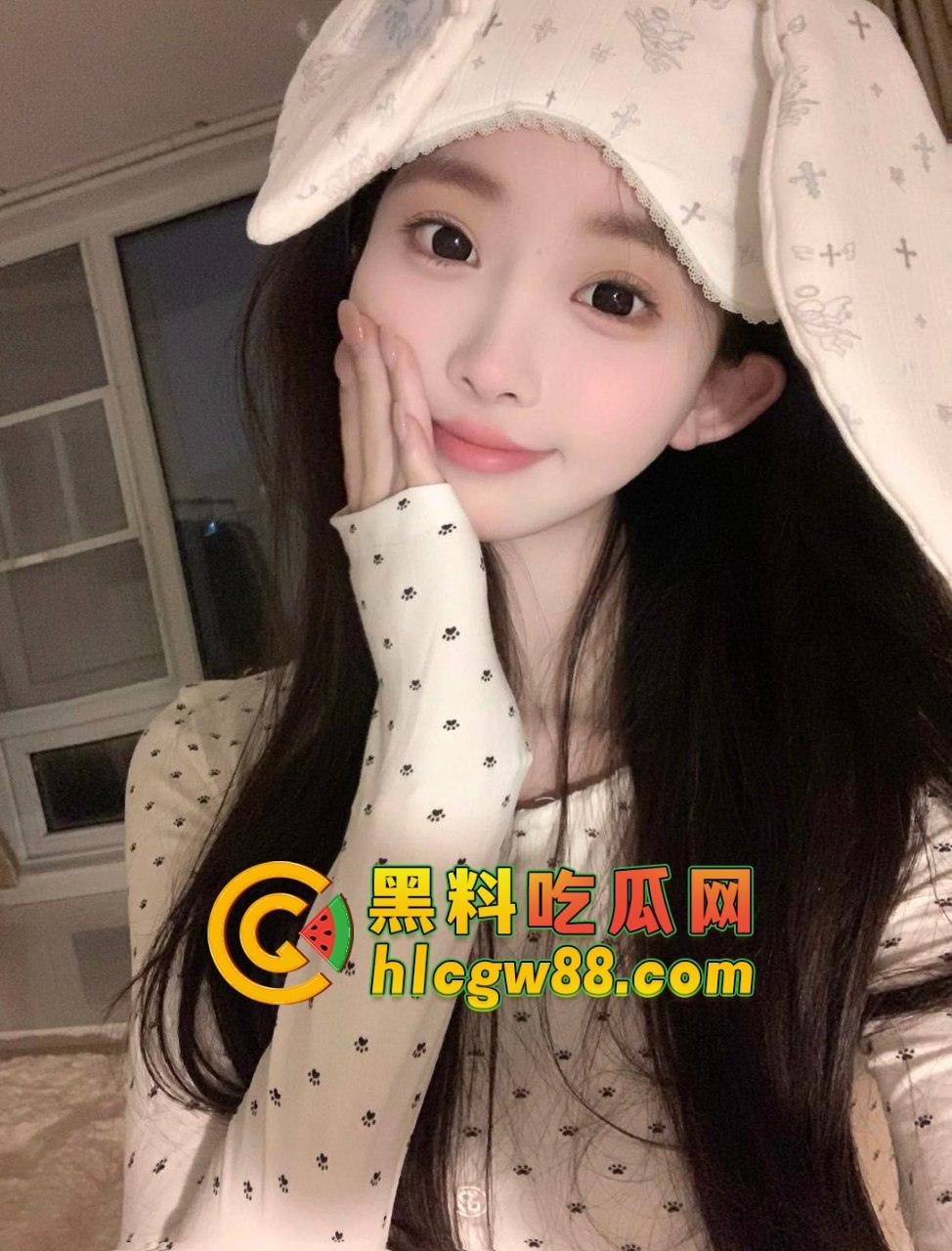 长沙榨汁姬学姐『 路瑶』狼人杀撸猫私人影院，床下高冷到底装御姐，床上可不是这个画风！