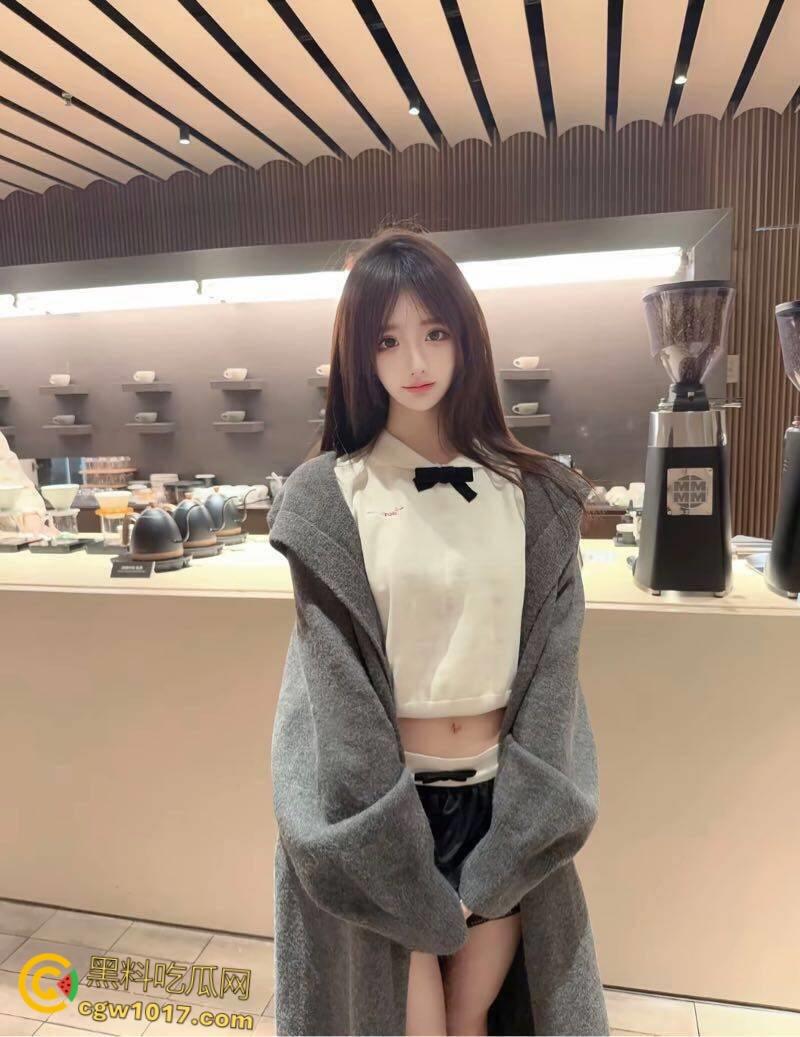 石家庄骚母狗【王露露】,在社交软件被拉下海约炮,JK制服深喉口交,白内裤挂在腿间就被抬腿爆操!-9