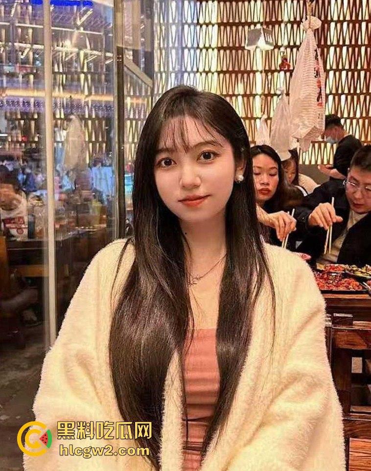 郑州艺术职业大学大长腿模特【宦嘉】酒店遭摄影师潜规则 口爆全程无毛白虎没操到 摄影师哭崩在厕所！-3