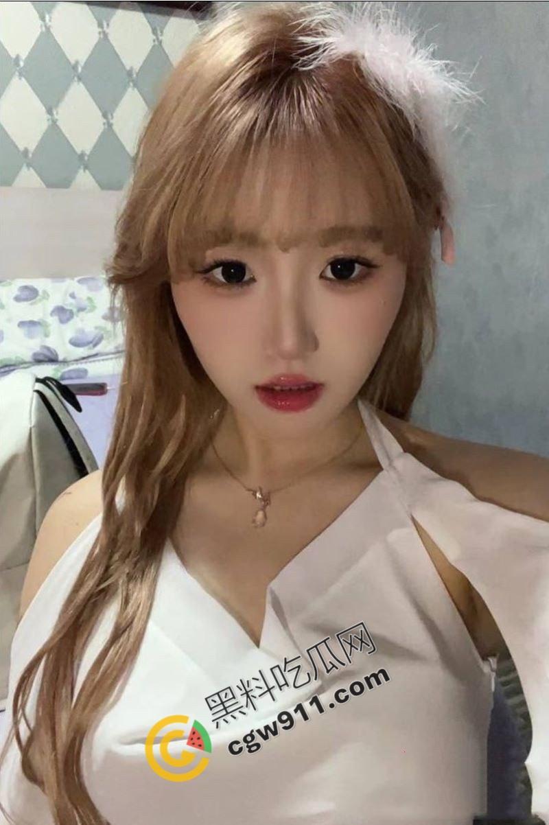 海角乱伦大神与嫂子的狂野之夜!嫂子在沙发上疯狂迎合,狂舔大屌,骑乘舔奶猛操,淫水四溢!-2