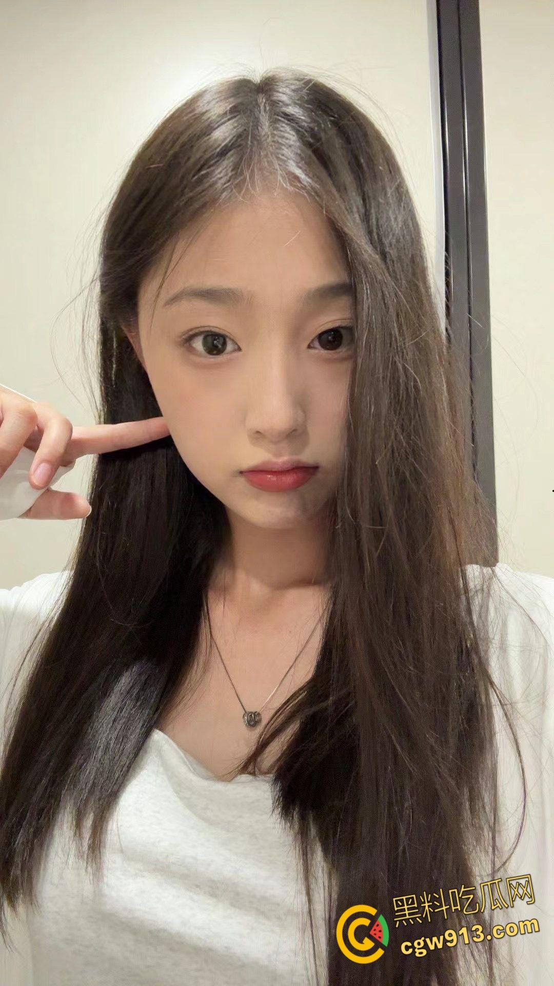 湖北大学极品学妹【陈梓怡】,这颜值妥妥的校花,和男友在酒店肛塞调教,打桩后入爆操反差爆棚 !-2