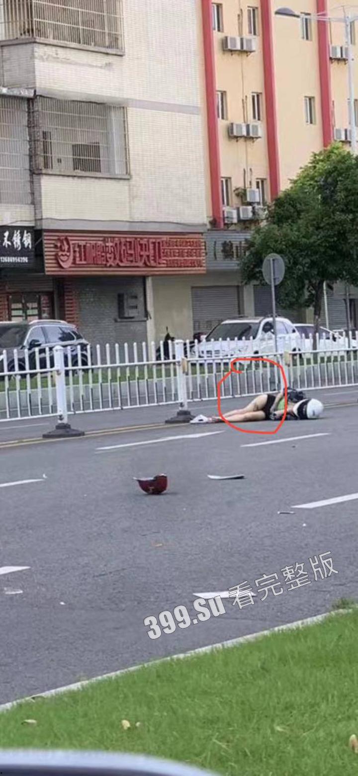 抖音 #DD怪女 摩托车祸 纹身一致 目前抖音账号作品已全部隐藏 关注的女骑士又少一位 且看且珍惜-4