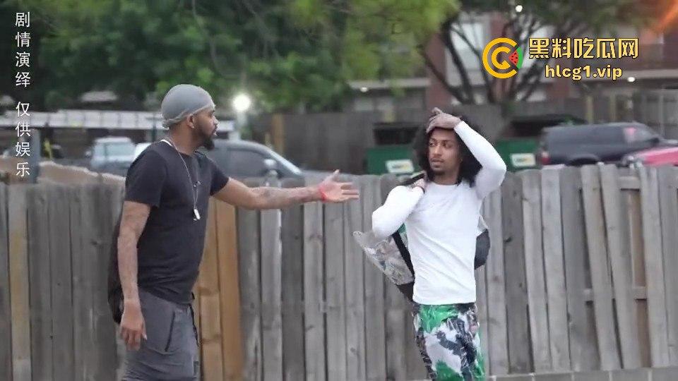 广坎达未来是这样的?黑人小哥背着5万左右走遍美利坚,测试会不会被抢,结果让人意外!-7