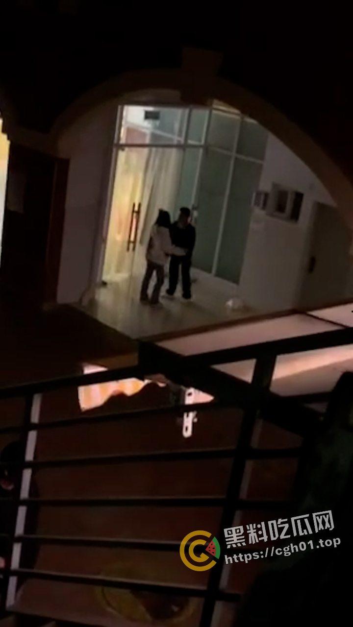 外事大学男生因为女朋友不给看手机 打完架就跳楼自杀 头上绿就绿了 何必呢-7