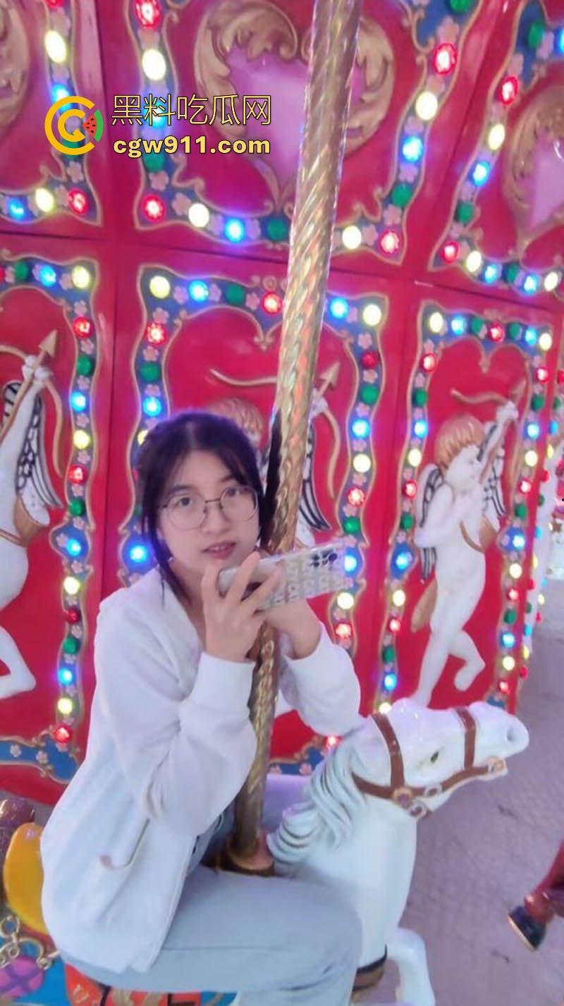 沈阳师大可爱反差学妹【张爱佳】性爱视频曝光，平时高冷校花范儿，私下竟是富二代们的床上尤物！-4