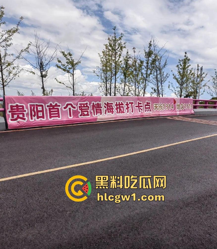 贵阳市骑龙村炸街摩托被村民用大粪封路!网红公路摩托压弯烧胎秀太吵,村民怒出奇招制止!-6