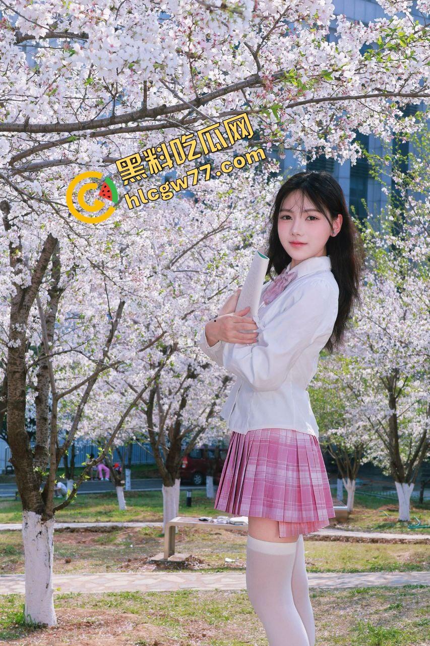 辽宁骚妻『柳缪』偷情成瘾，背着老公穿情趣制服到处约炮，奶子夹乳夹被抱起来kuakua一顿爆操！