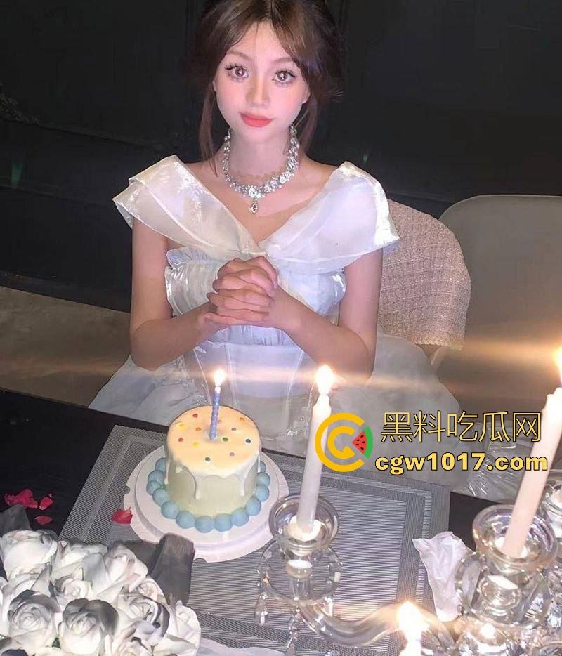 广东海洋大学极品学妹【魏玲】性爱私拍疯传,颜值顶级却骚得离谱,床上掰腿花式骑乘像开电锯!-3