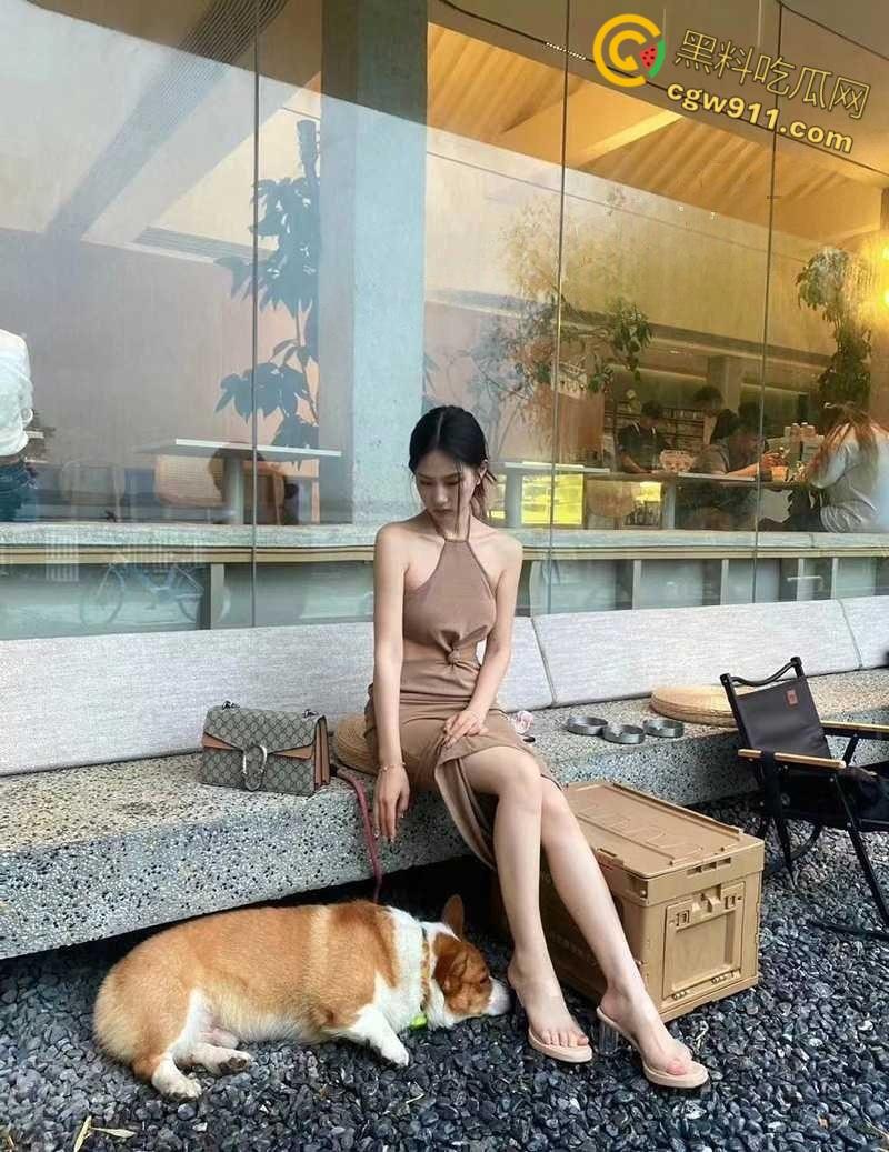 女仆餐厅认识的大一学生妹【刘婉婷】,身穿JK制服白丝约会被拿下,无套后入猛干全射在奶子上!-4