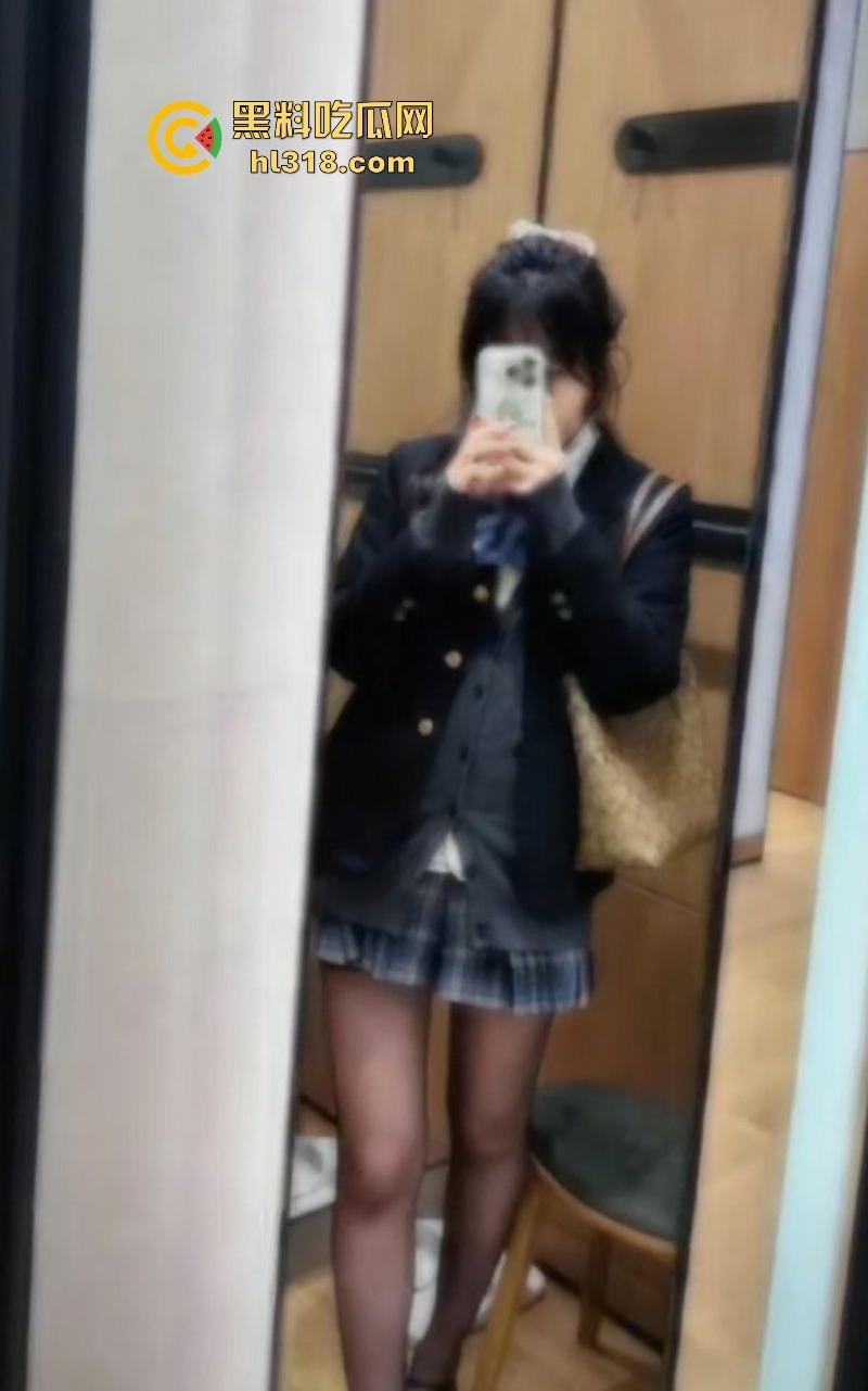 抖音约炮研二女学生,私密聊天记录超级直接,无套狂操淫水直流,粉穴翘臀让人欲罢不能!-9