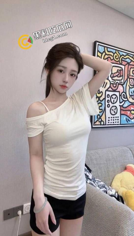 四川抖音小姐姐『卢晓滢』网红这条路走不通 改做鸡婆 日常兼职约炮视频流出-3