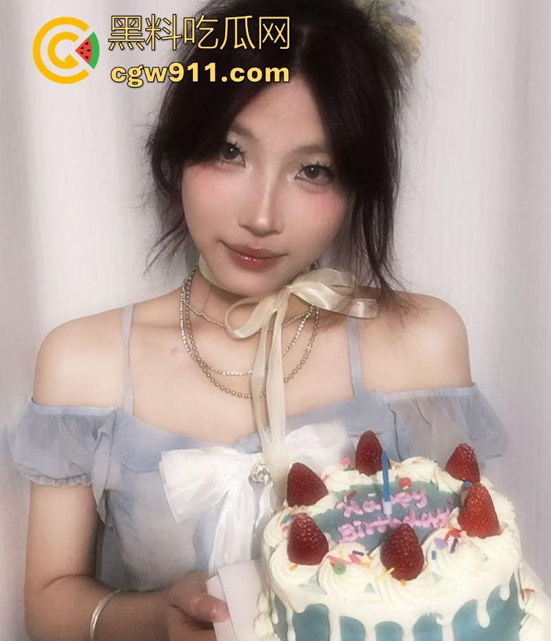 华南师范大学24级【陈慧琳】表面清纯学妹实则母狗婊子!有对象期间交友软件撩骚不同网友,揉奶掰逼淫骚自慰!-4