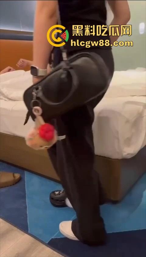 台妹抓奸温柔炸场,床上逮浪屌嗲声吊嗓,声甜如蜜话狠如刀,捉奸骚戏吓得吃个榔子压压惊!-9