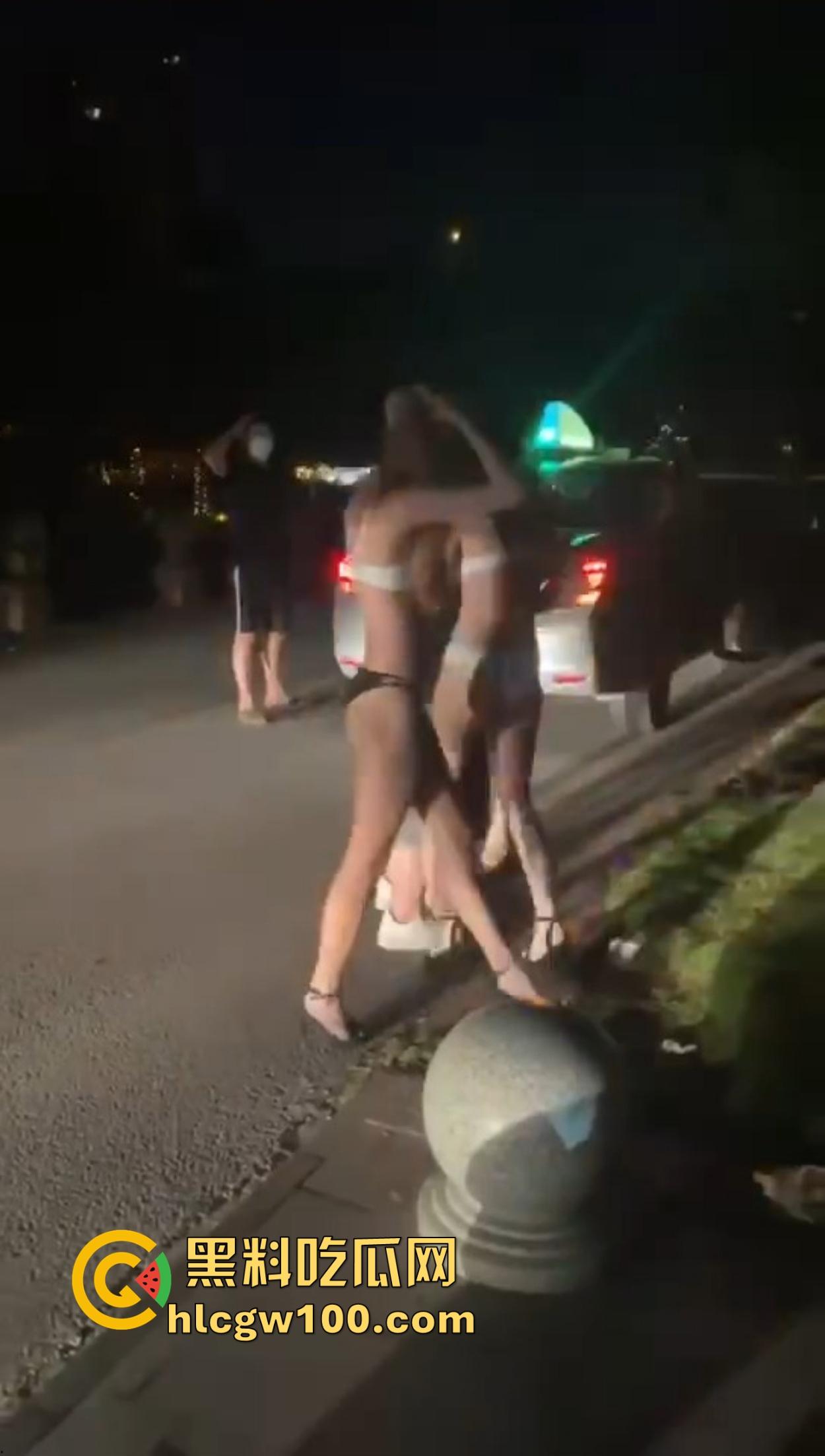 三亚外围妹子开打,穿着蕾丝内衣内裤当街抢顾客,清凉打斗辣眼睛,围观男顾客只敢默默看戏!-9