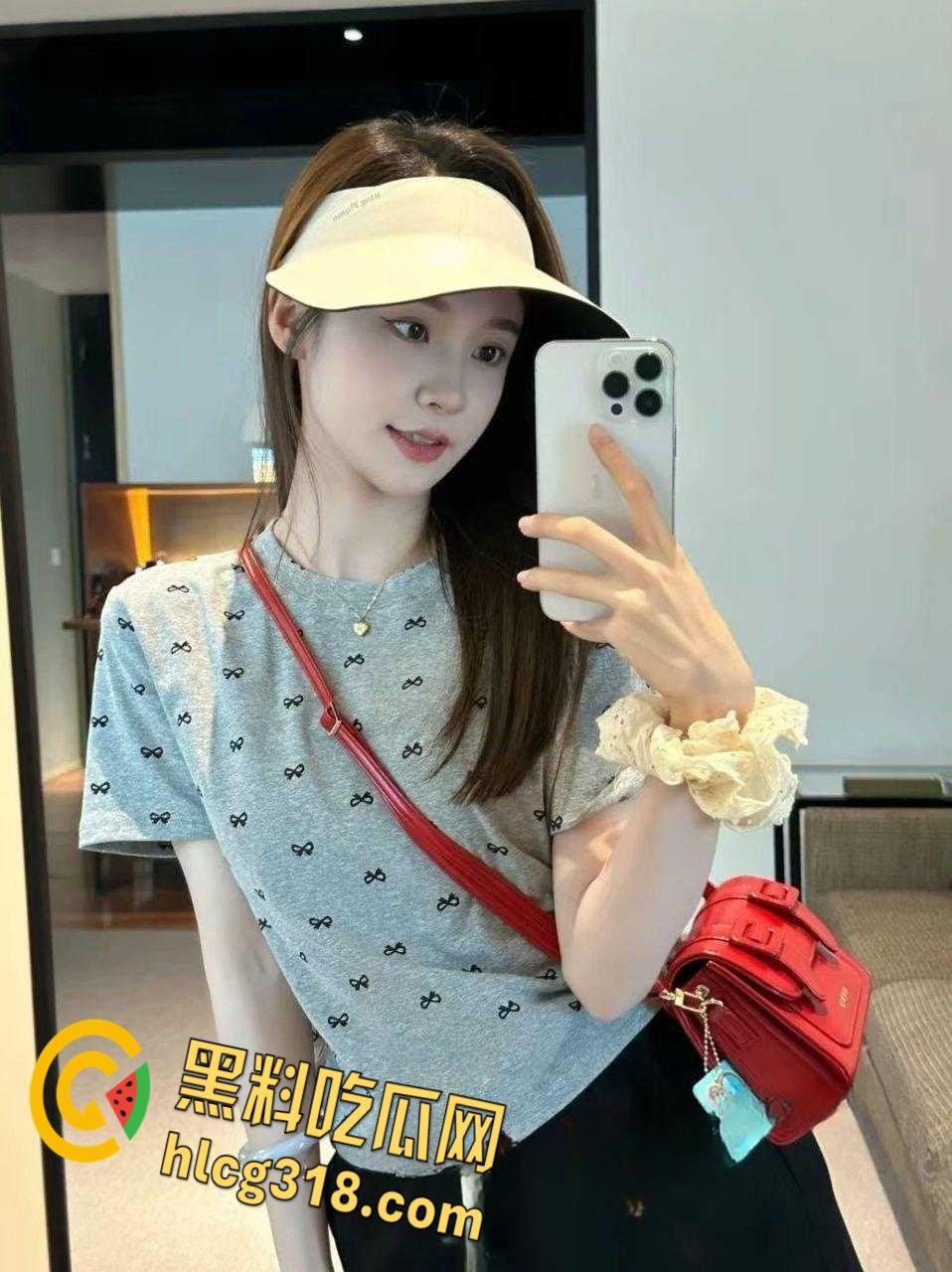 浙江大学清纯学妹【陈长蓉】,追了几天没想到还兼职外围,鲜花约会软磨硬泡白嫖,粉嫩小穴无套内射!-4