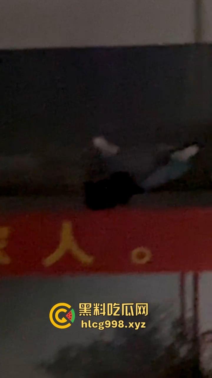 柳州机电一学生跳楼自杀 现场视频揭露真实原因 竟是连裤衩都赔干净了??-5