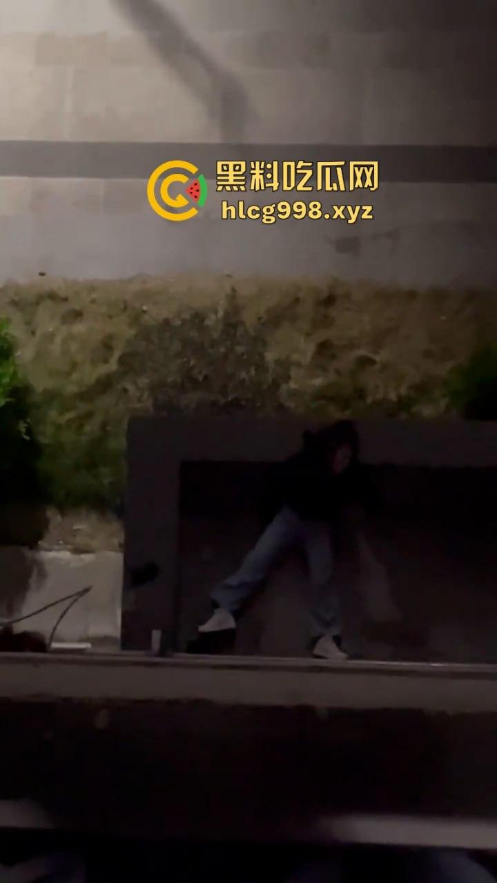 柳州机电一学生跳楼自杀 现场视频揭露真实原因 竟是连裤衩都赔干净了??-7