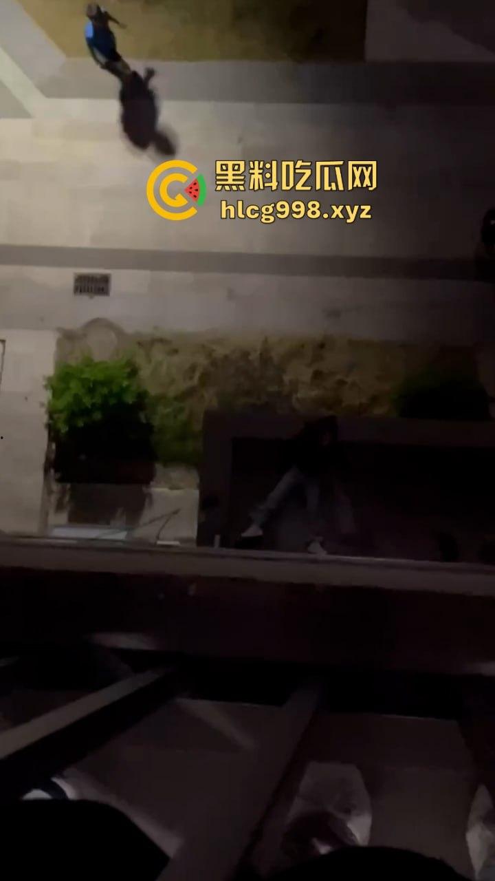 柳州机电一学生跳楼自杀 现场视频揭露真实原因 竟是连裤衩都赔干净了??-8