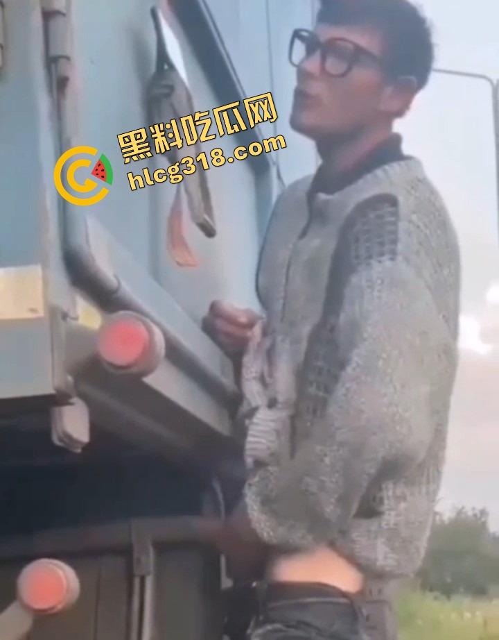 哥们太久没泄压,已经进入见洞就硬状态,见洞就想怼,马桶眼排气管、甚至风吹草动都能让他起反应!-4