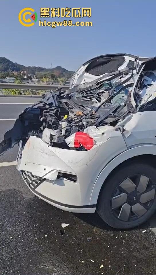 广东小鹏智驾直接失智,高速接管30码直接撞上故障车,气囊都不弹,NGP一夜变NG死?-10