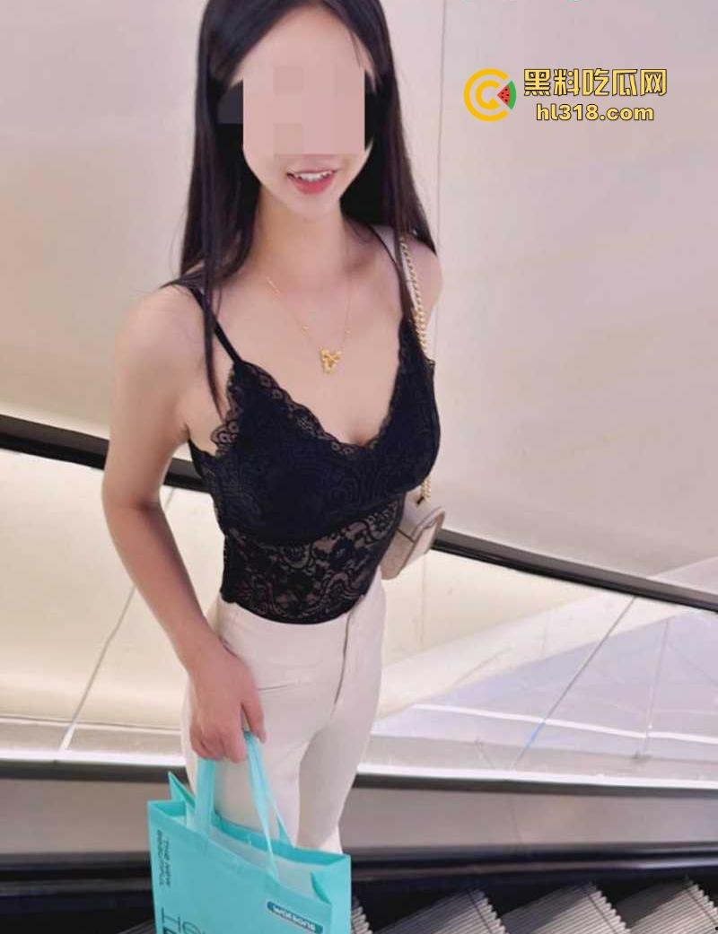 酒店约操美臀亲姐，极品性感身材，裤子舍不得脱，剪开裤缝就操，无套爆操美鲍喷水量惊人！