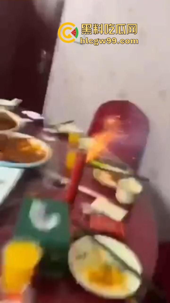 不是一家人,不进一家门!老公饭桌上点二踢脚炸饭桌,老婆家里放鞭炮炸逼治宫寒,夫妻俩比谁更硬核!-3