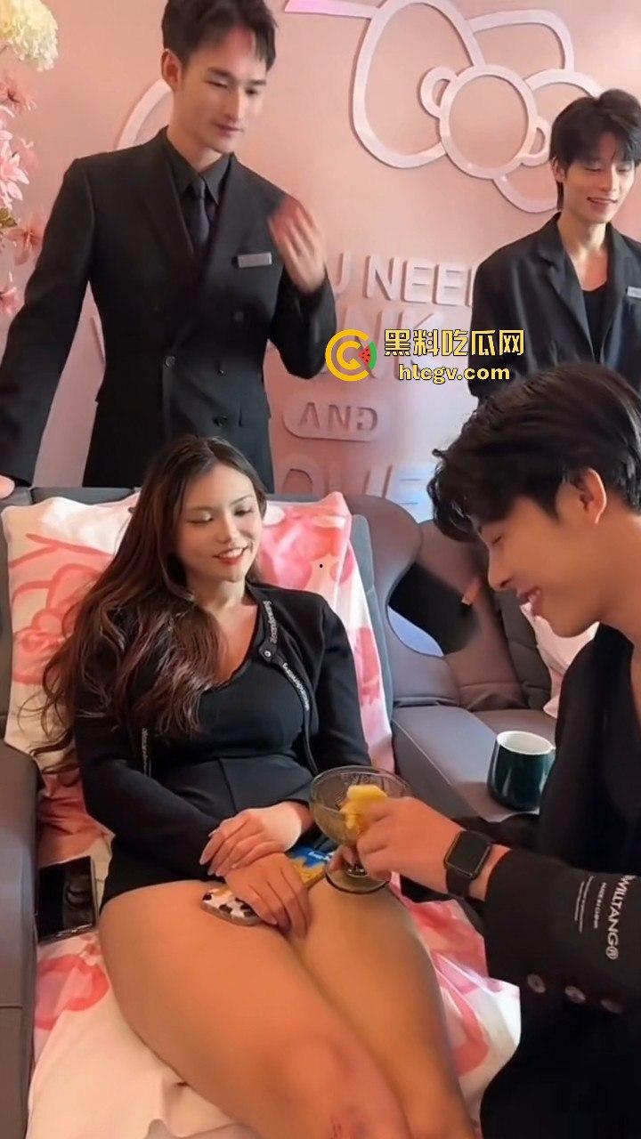 富婆闺蜜团豪爽组队找男模按摩!小仙女们的放松派对不输男的会玩!-9