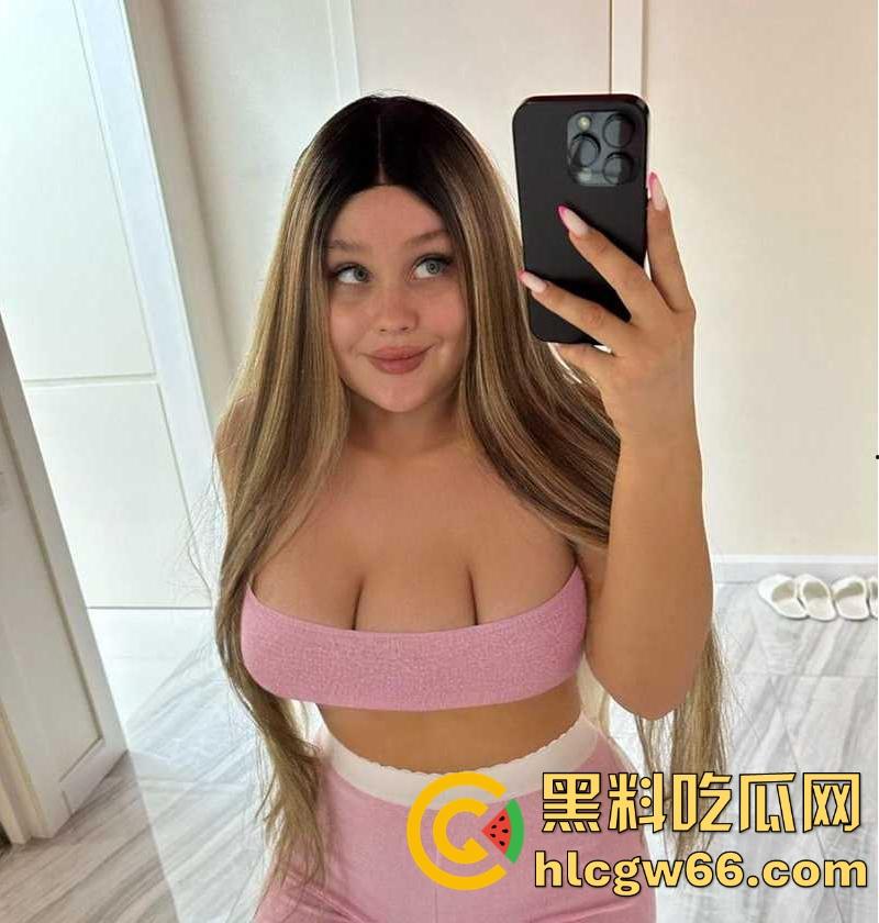 国外罕见三乳房妹子 奶罩都是定制的 天生的网黄圣体啊 这要下海拍片指定爆火!-8