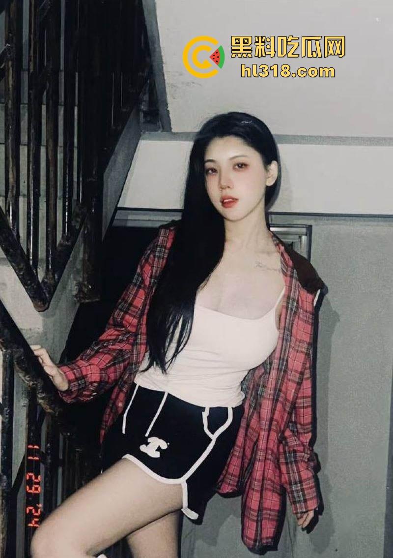 抖音巨乳网红【老刘又胖了】私密擦边热舞曝光,G杯大奶引人注目,劲爆热舞散发原始诱惑!-3