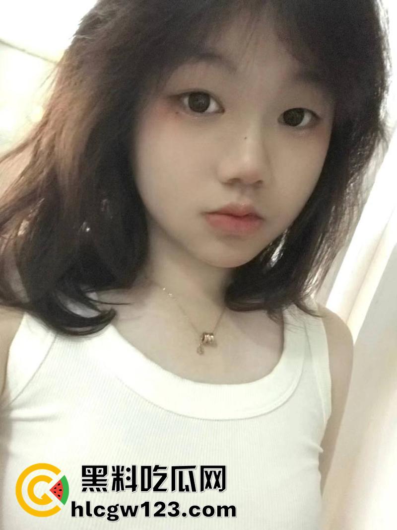 变态淫父送女儿去外地考试，在宾馆没忍住强上性感乖女儿，身材白嫩翘臀Q弹，后入啪啪极致淫荡！