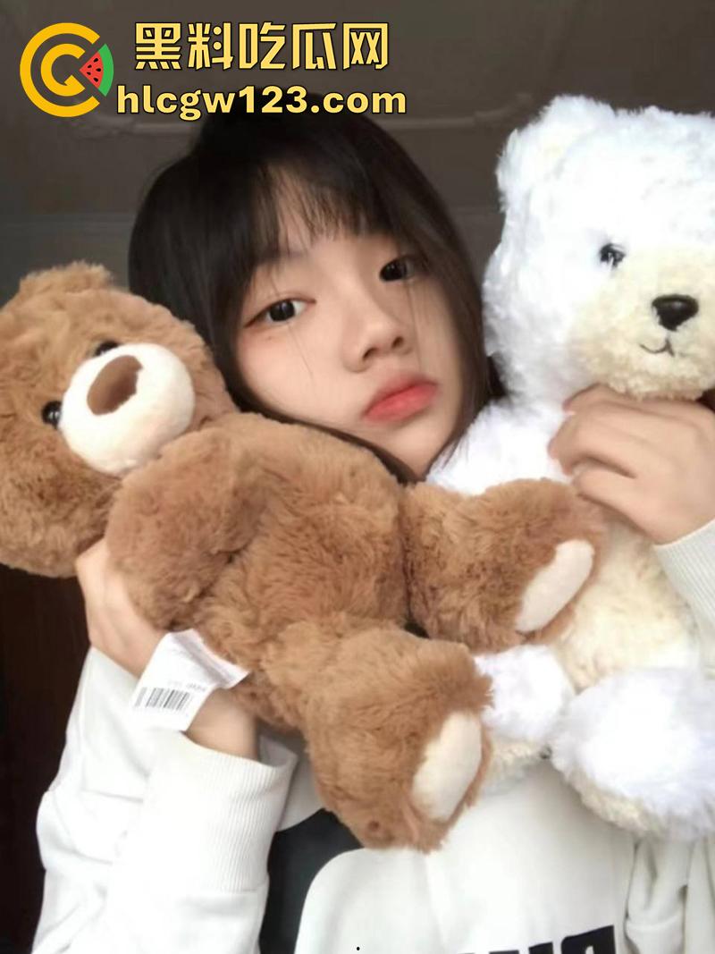 变态淫父送女儿去外地考试，在宾馆没忍住强上性感乖女儿，身材白嫩翘臀Q弹，后入啪啪极致淫荡！-2