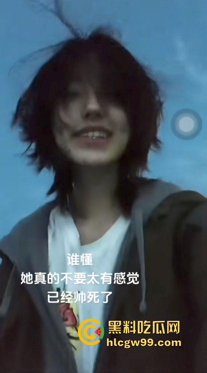 抖音英国留学生反差婊【哇塞】爱上洋屌大鸡巴淫荡女上骑乘,硅胶棒玩弄骚逼淫叫不停,惨遭泄密独家曝光!-3