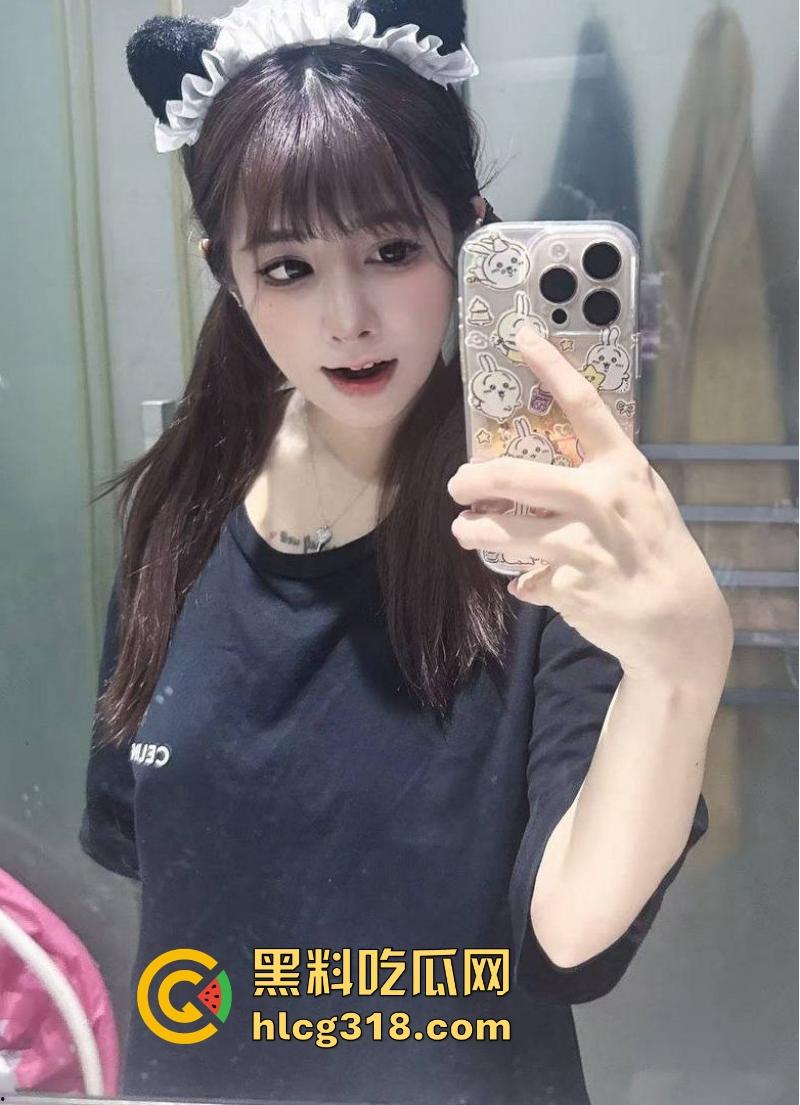 海角社区【朋友的妹妹】JK嫩妹不穿内裤色诱 欲火攻心大力狂插白虎蜜穴！