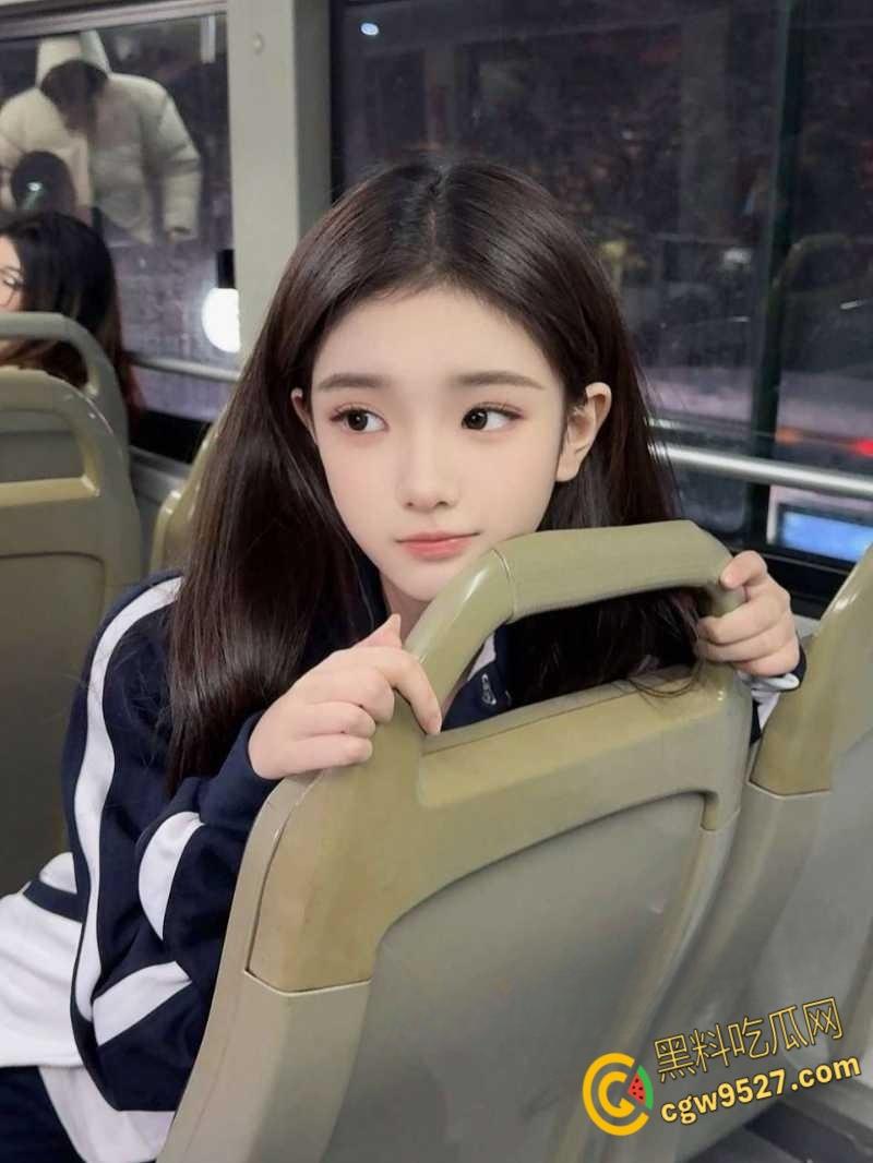 北京服装学院校花【于炜婕】,兼职外围私下曝光,更有招嫖卡片代言人之称,白虎嫩穴被各种玩弄!-4