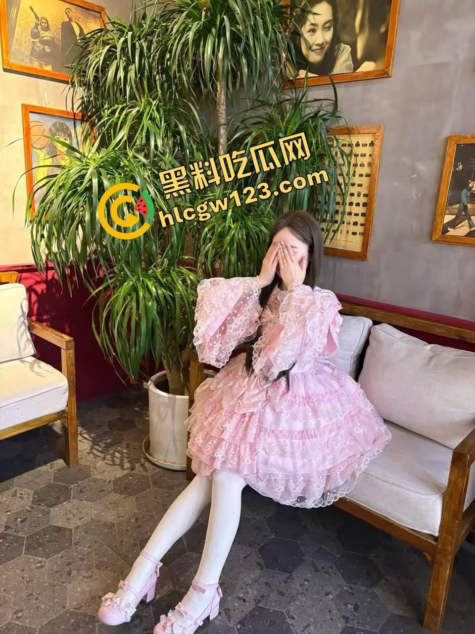 芜湖全季酒店透窗偷拍对面打炮,哥们不拉窗帘爆操醉妹,瓜友边抽烟边偷拍喊太会干了兄弟!-2