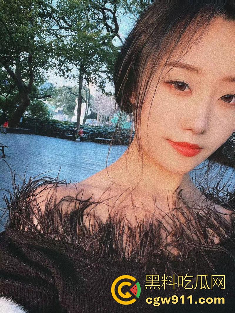 白天幼师晚上坐台当小姐,杭州骚逼幼师【郑甄】,只要给钱就能操,经常绿男友,还曾1v4群p,睡觉时被朋友强奸!-6