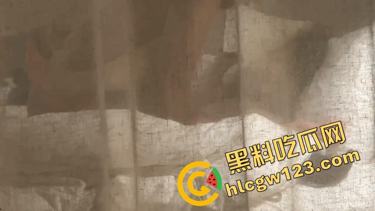 芜湖全季酒店透窗偷拍对面打炮,哥们不拉窗帘爆操醉妹,瓜友边抽烟边偷拍喊太会干了兄弟!-10