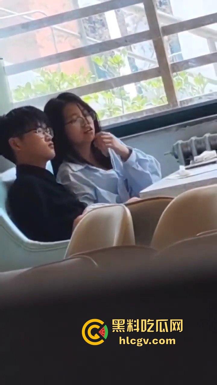 郑州轻工业大学猛料！图书馆里学生妹公然给男友打飞机，偷情现场被偷拍流出！-11