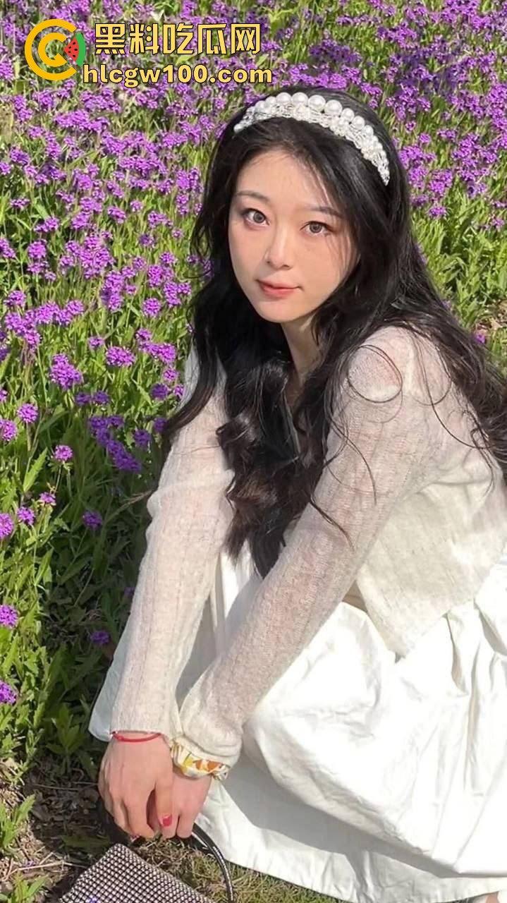 南通反差御姐【胡美然】外表清冷像仙女,床上浪得像小母狗,约炮视频曝光流出。-3