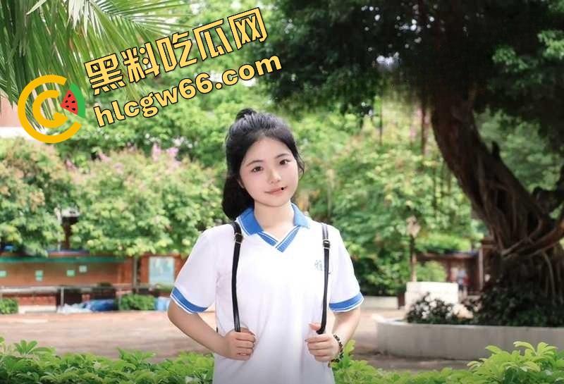 广州市第七中学班长『胡梦玲』课堂舔同桌屌被监控拍下,课上蒙衣钻裆狂舔,同学全程当背景板!-4