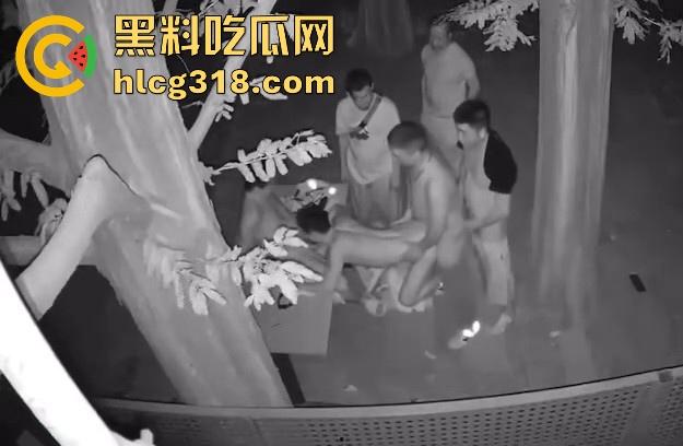 成都百花谭公园深夜惊现男同聚众淫乱!gay圈大团建多人群P,监控视频流出,成都的夜生活,果然精彩!-7