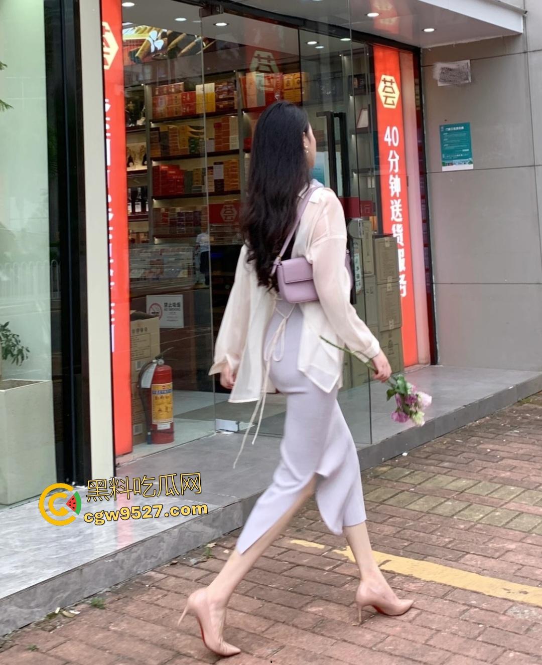 浙江第一美女老师【龙丽珍】，找前男友上课，口交到出白沫，做爱时逼还能发出音乐的响声！