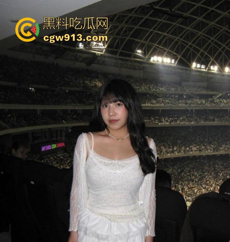 香港医学大学【李咏媚】校外兼职车模被金主相中,重金拿下调教,后入暴操肥臀细腰,道具开发肛穴!-6