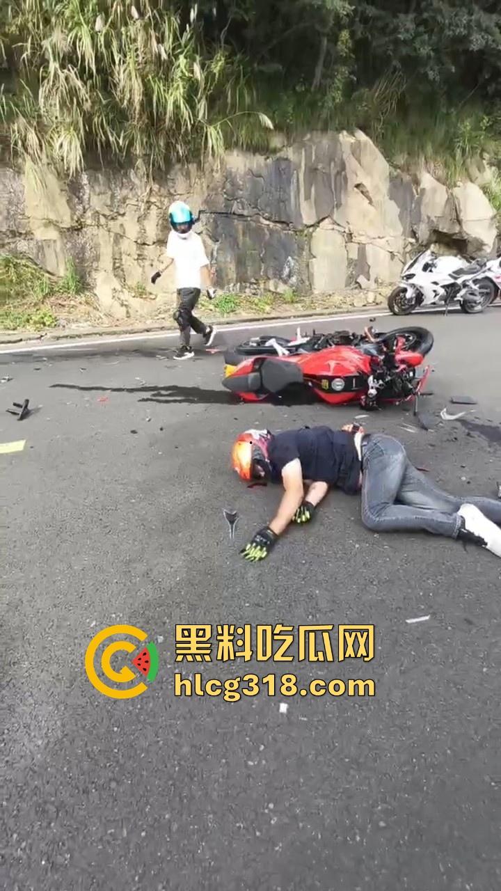 某秋名山公路发生严重车祸,机车少年终究付出代价,还要不要买GTR了少年!-6