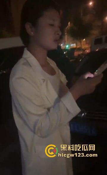 吉林长春两精神小妹午夜撕逼 从超市打到街头雨中激烈火拼 不料一方不讲武德喊人围殴!-9