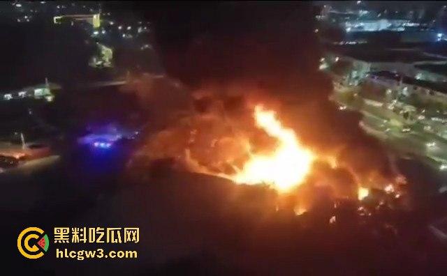 广州石井大道石丰花园煤气爆炸起火,现场多辆消防车救援,爆炸气浪把消防员吹倒!-5