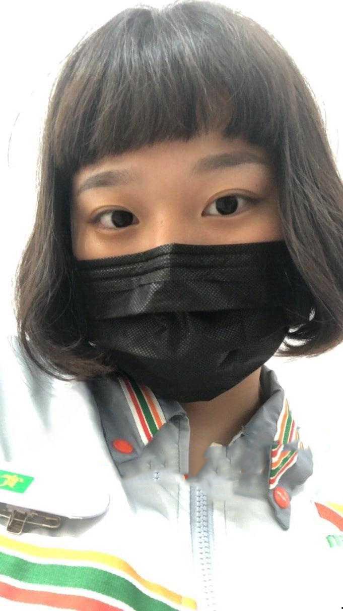 711巨乳女店员【林雯霞】,萝莉嫩妹上班期间在线自慰,超骚漏奶视频外流,傲人双峰呼之欲出,堪称视觉核弹!-2